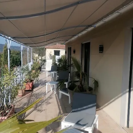 Bastide לינה וארוחת בוקר